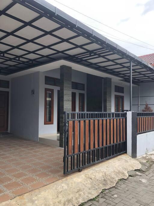Richandy House - 3 Bedroom Full Ac & Hot Water Kejayan 외부 사진